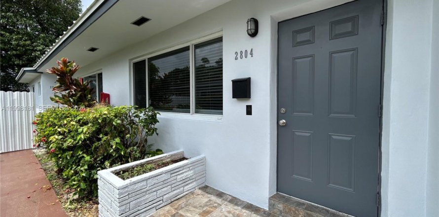 Casa en Miami, Florida 3 dormitorios, 107.77 m2 № 2060881