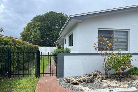 Casa en alquiler en Miami, Florida, 3 dormitorios, 107.77 m2 № 2060881 - foto 21