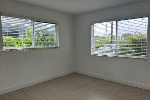 Casa en alquiler en Miami, Florida, 3 dormitorios, 107.77 m2 № 2060881 - foto 9