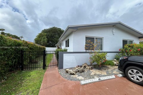 Casa en alquiler en Miami, Florida, 3 dormitorios, 107.77 m2 № 2060881 - foto 16