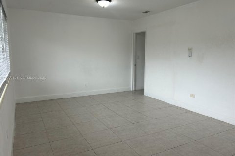 Casa en alquiler en Miami, Florida, 3 dormitorios, 107.77 m2 № 2060881 - foto 5