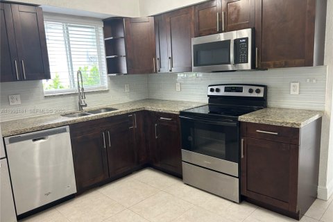 Casa en alquiler en Miami, Florida, 3 dormitorios, 107.77 m2 № 2060881 - foto 7