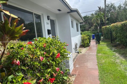Casa en alquiler en Miami, Florida, 3 dormitorios, 107.77 m2 № 2060881 - foto 18