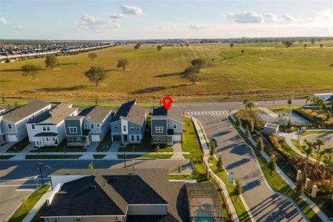 Villa ou maison à vendre à Kissimmee, Floride: 6 chambres, 277.5 m2 № 2404702 - photo 3