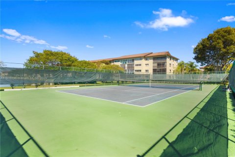 Condo in Pembroke Pines, Florida, 1 bedroom  № 1755756 - photo 6