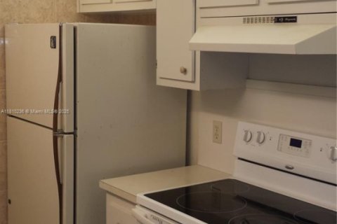 Condo in Pembroke Pines, Florida, 1 bedroom  № 1755756 - photo 10