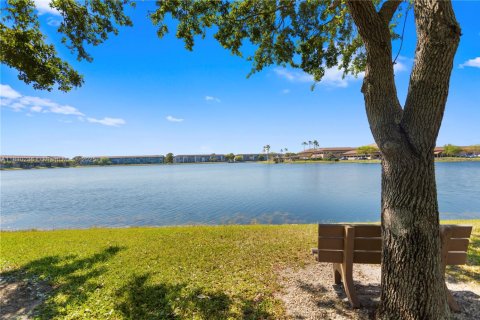 Condo in Pembroke Pines, Florida, 1 bedroom  № 1755756 - photo 8