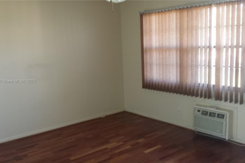 Condo in Pembroke Pines, Florida, 1 bedroom  № 1755756 - photo 13