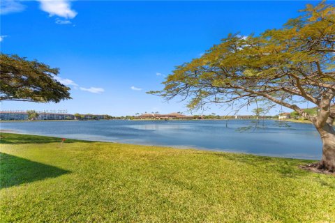 Condo in Pembroke Pines, Florida, 1 bedroom  № 1755756 - photo 7