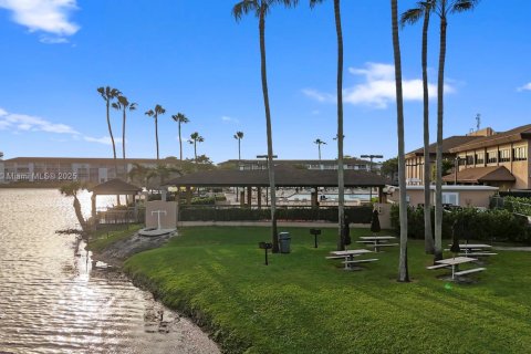 Condo in Pembroke Pines, Florida, 1 bedroom  № 1755756 - photo 3