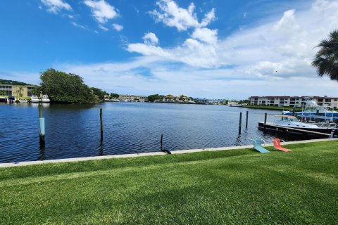 Apartment in North Palm Beach, Florida 2 bedrooms, 112.41 sq.m. № 2083553