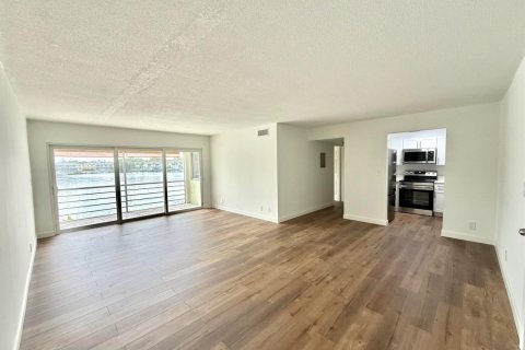 Apartment in North Palm Beach, Florida 2 bedrooms, 112.41 sq.m. № 2083553 - photo 2