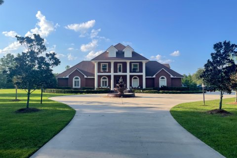 House in Hilliard, Florida 4 bedrooms, 631.74 sq.m. № 771335 - photo 1