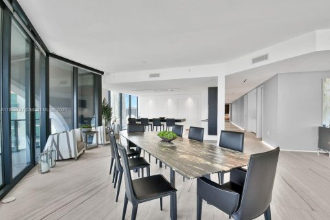 Condo in Miami, Florida, 4 bedrooms  № 1978062 - photo 16