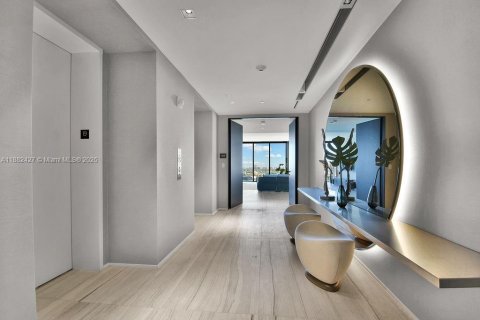 Condo in Miami, Florida, 4 bedrooms  № 1978062 - photo 1