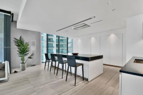 Condo in Miami, Florida, 4 bedrooms  № 1978062 - photo 21