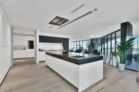 Condo in Miami, Florida, 4 bedrooms  № 1978062 - photo 23