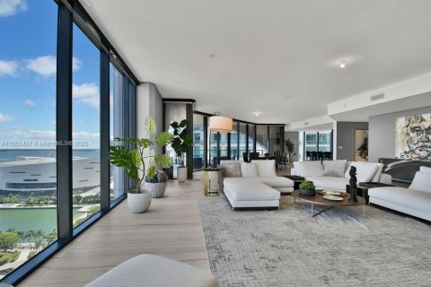 Condo in Miami, Florida, 4 bedrooms  № 1978062 - photo 10