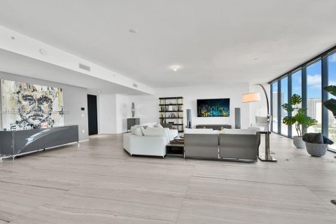 Condo in Miami, Florida, 4 bedrooms  № 1978062 - photo 15