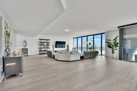 Condo in Miami, Florida, 4 bedrooms  № 1978062 - photo 12