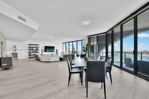 Condo in Miami, Florida, 4 bedrooms  № 1978062 - photo 13