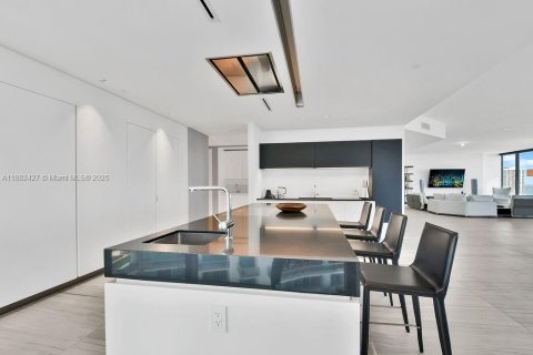 Condo in Miami, Florida, 4 bedrooms  № 1978062 - photo 24