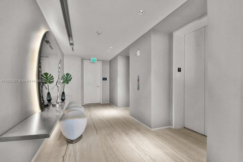 Condo in Miami, Florida, 4 bedrooms  № 1978062 - photo 2