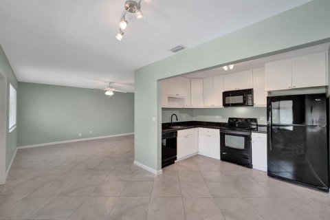 Condo in Fort Lauderdale, Florida, 2 bedrooms  № 2086760 - photo 13