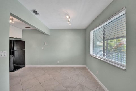 Condo in Fort Lauderdale, Florida, 2 bedrooms  № 2086760 - photo 12