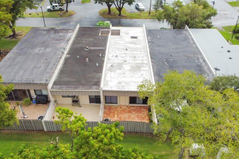 Villa ou maison à louer à Miami, Floride: 2 chambres, 117.24 m2 № 1987406 - photo 19