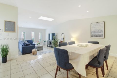 Villa ou maison à louer à Miami, Floride: 2 chambres, 117.24 m2 № 1987406 - photo 5