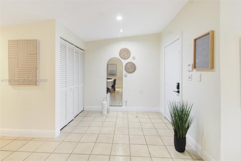 Villa ou maison à louer à Miami, Floride: 2 chambres, 117.24 m2 № 1987406 - photo 12