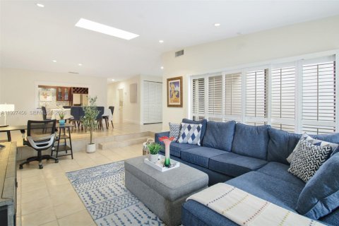 Villa ou maison à louer à Miami, Floride: 2 chambres, 117.24 m2 № 1987406 - photo 1