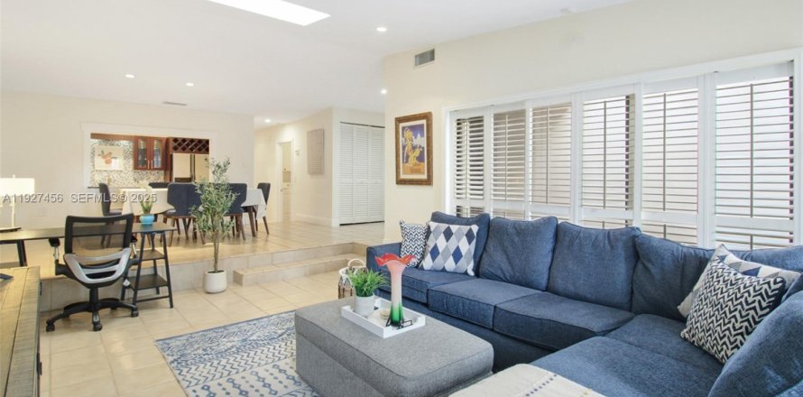 Villa ou maison à Miami, Floride 2 chambres, 117.24 m2 № 1987406