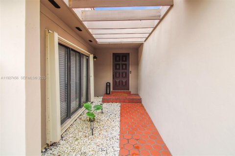 Villa ou maison à louer à Miami, Floride: 2 chambres, 117.24 m2 № 1987406 - photo 11