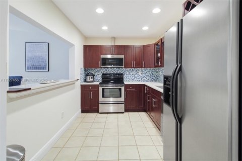 Villa ou maison à louer à Miami, Floride: 2 chambres, 117.24 m2 № 1987406 - photo 3