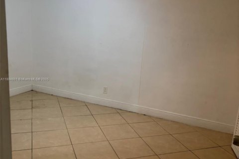 Copropriété à louer à Hollywood, Floride: 2 chambres, 76.64 m2 № 1930362 - photo 8