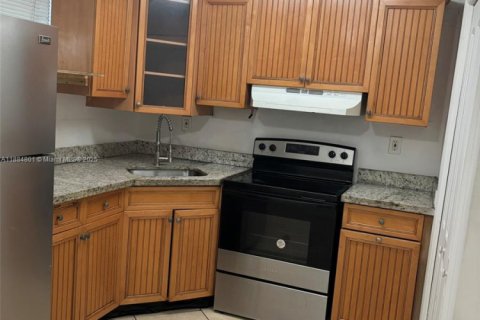 Copropriété à louer à Hollywood, Floride: 2 chambres, 76.64 m2 № 1930362 - photo 5