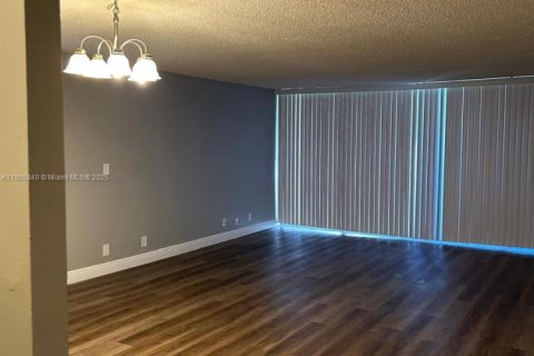 Copropriété à vendre à Lauderhill, Floride: 3 chambres, 147.06 m2 № 1897138 - photo 4