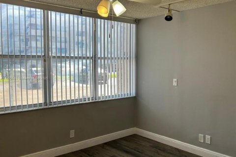 Copropriété à vendre à Lauderhill, Floride: 3 chambres, 147.06 m2 № 1897138 - photo 12