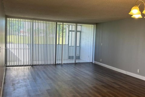 Copropriété à vendre à Lauderhill, Floride: 3 chambres, 147.06 m2 № 1897138 - photo 3