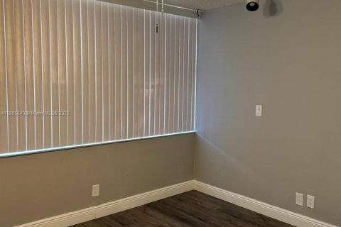 Copropriété à vendre à Lauderhill, Floride: 3 chambres, 147.06 m2 № 1897138 - photo 6