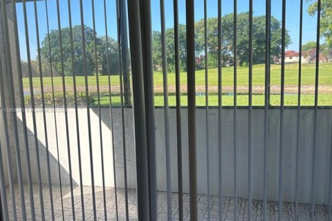 Copropriété à vendre à Lauderhill, Floride: 3 chambres, 147.06 m2 № 1897138 - photo 2