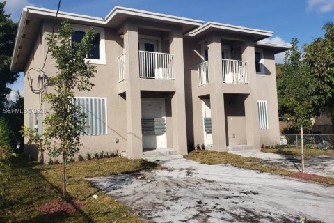 Touwnhouse à louer à Hollywood, Floride: 3 chambres, 222.97 m2 № 2010869 - photo 1