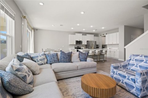 House in Wesley Chapel, Florida 5 bedrooms, 272.58 sq.m. № 2126526 - photo 5