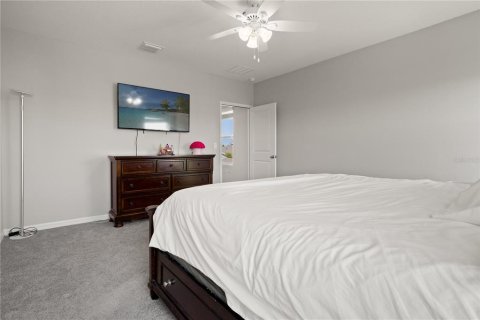 House in Wesley Chapel, Florida 5 bedrooms, 272.58 sq.m. № 2126526 - photo 24