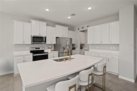 House in Wesley Chapel, Florida 5 bedrooms, 272.58 sq.m. № 2126526 - photo 17
