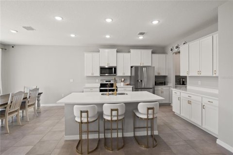 House in Wesley Chapel, Florida 5 bedrooms, 272.58 sq.m. № 2126526 - photo 3