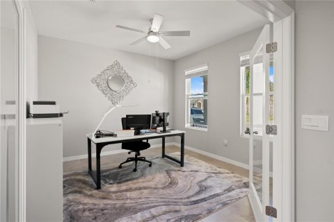 House in Wesley Chapel, Florida 5 bedrooms, 272.58 sq.m. № 2126526 - photo 9