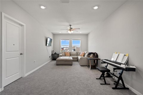 House in Wesley Chapel, Florida 5 bedrooms, 272.58 sq.m. № 2126526 - photo 8